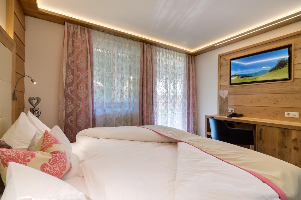 Hotel Fischerwirt Natur Waldspa Faistenau Bilik gambar